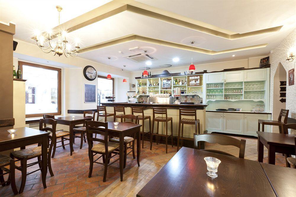 Hotel Actum Kranj Luaran gambar