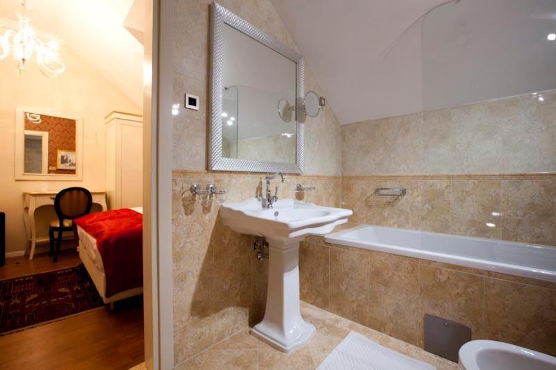 Hotel Actum Kranj Luaran gambar